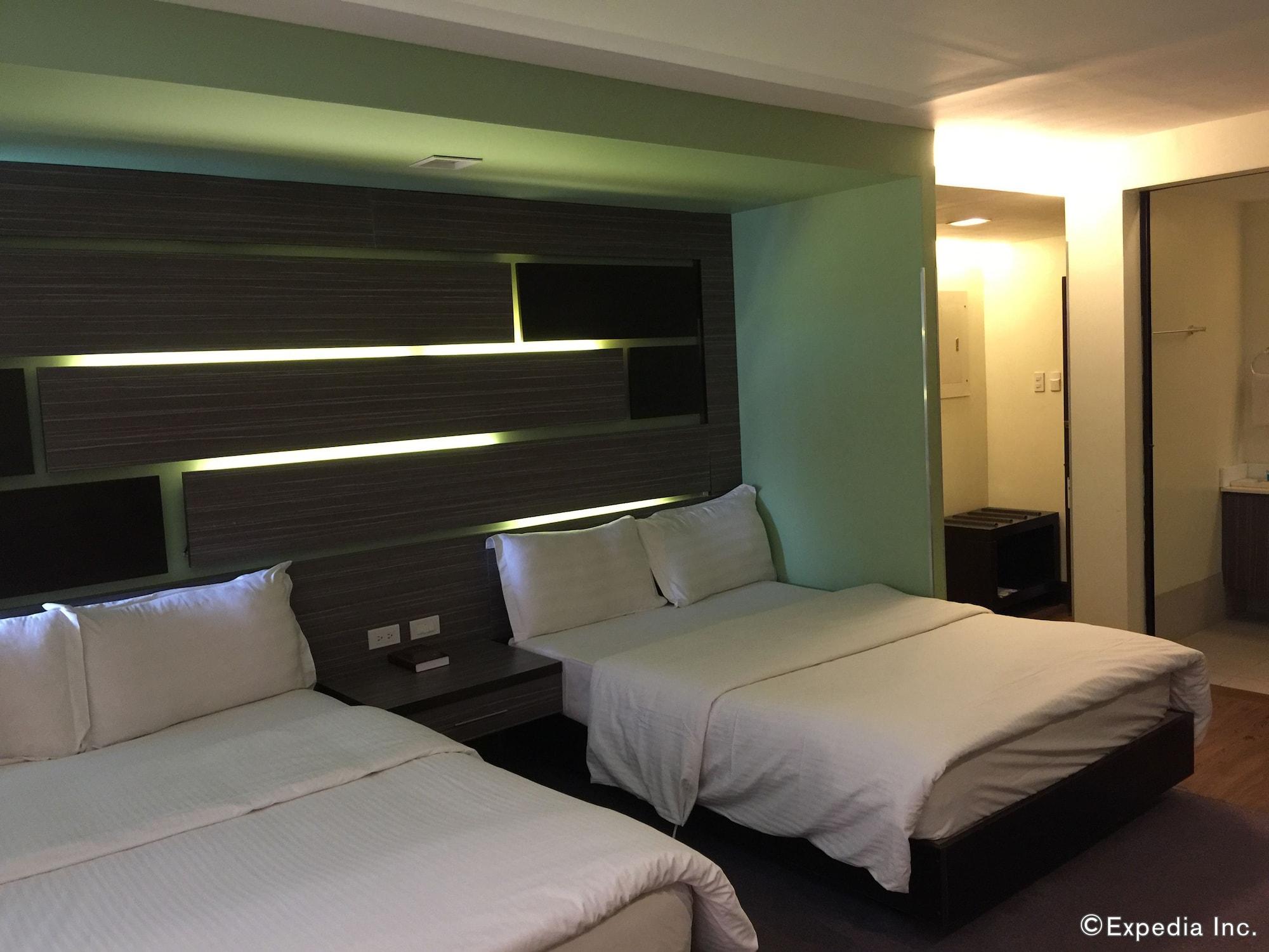 Coron Gateway Hotel & Suites Extérieur photo